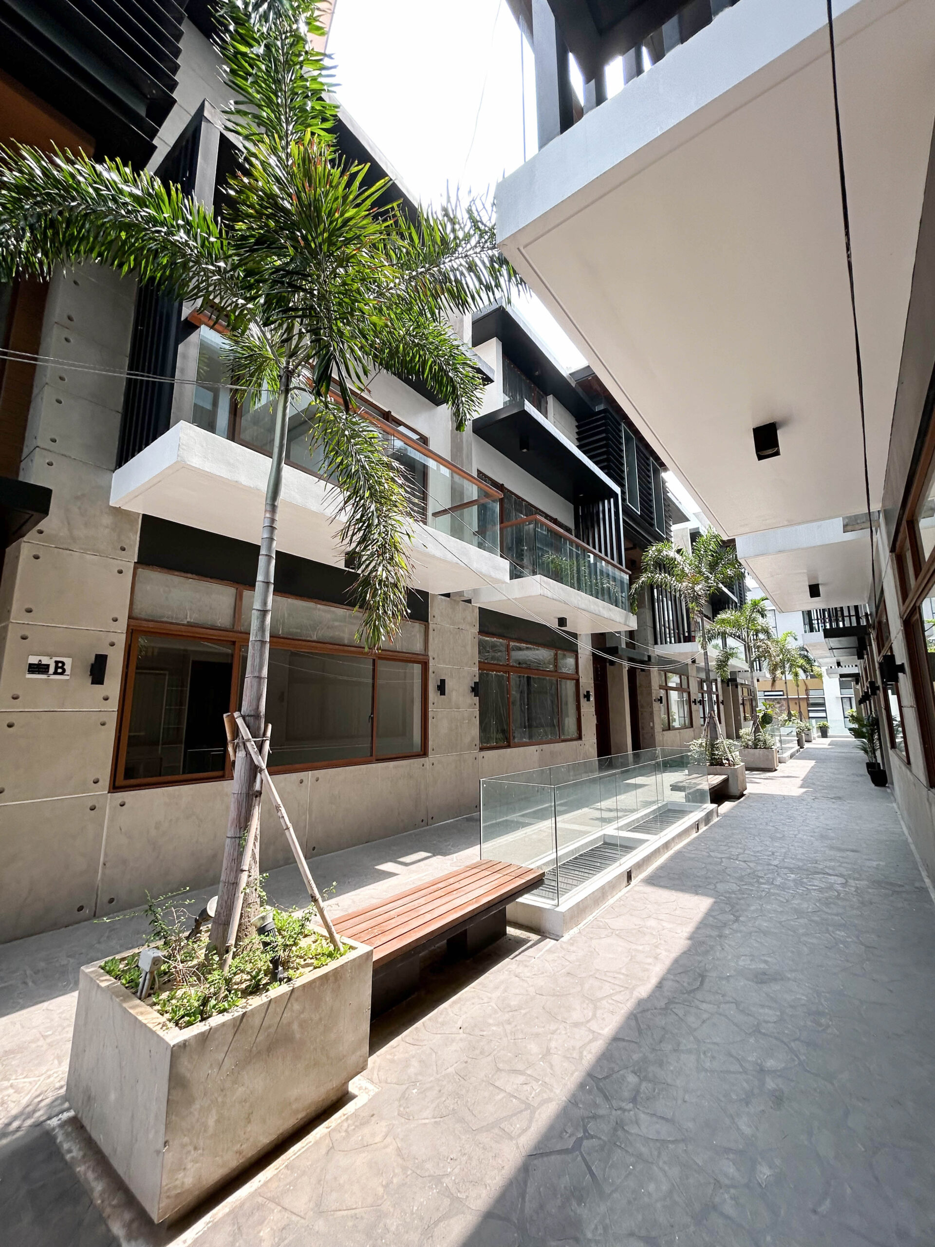 Townhouse For Sale at Tomas Morato